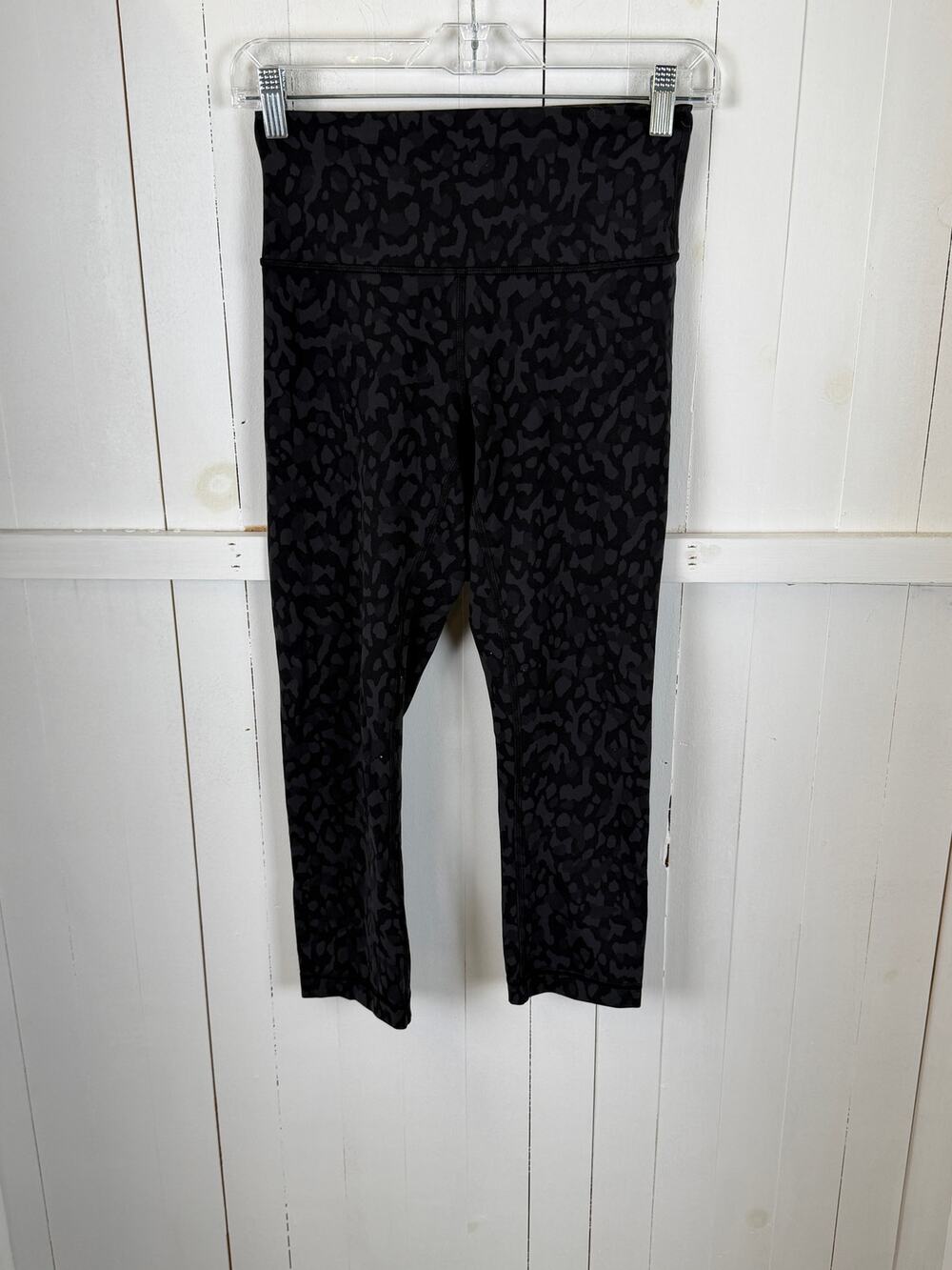 Lululemon Black Gray Capri Leggings Size 6 Nylon